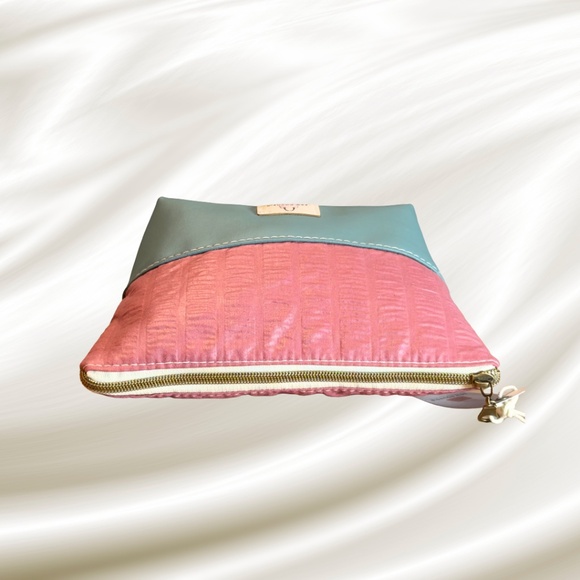 Handmade Zipper Pouch - Vintage Matelasse Fabric - Large - Picture 4 of 5